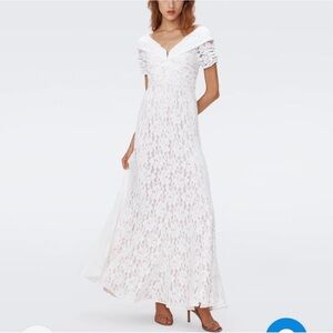 White Diane Von Furstenberg dress. Size 6 worn once. Perfect condition